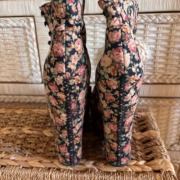 Jeffrey Campbell Black Floral Lace-Up Boots BUYOFFERBUY - Picture 2 of 9